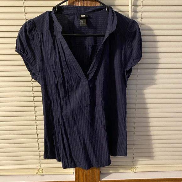 H&M Tops - Short Sleeve Dress Shirt